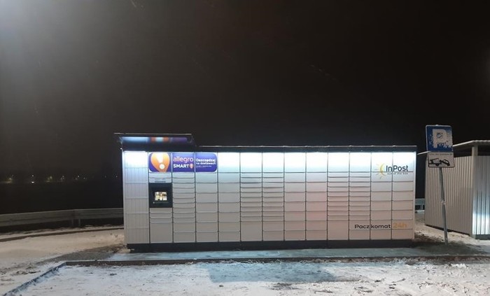 Paczkomat BRW02M Na parkingu stacji benzynowej BP