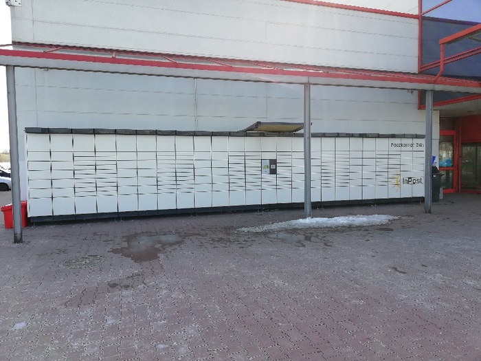 Paczkomat LUB07N Przy markecie Auchan
