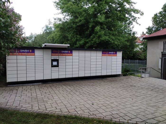 Paczkomat LUB92M Przy wejściu do Wspólnoty Przyjaciele Oblubieńca
