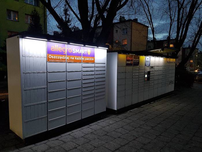 Paczkomat SIS03N Przy delikatesach Kubik